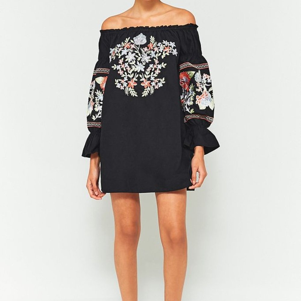 Fleur DuJour Off-The-Shoulder Shift Dress - Picture 3 of 11